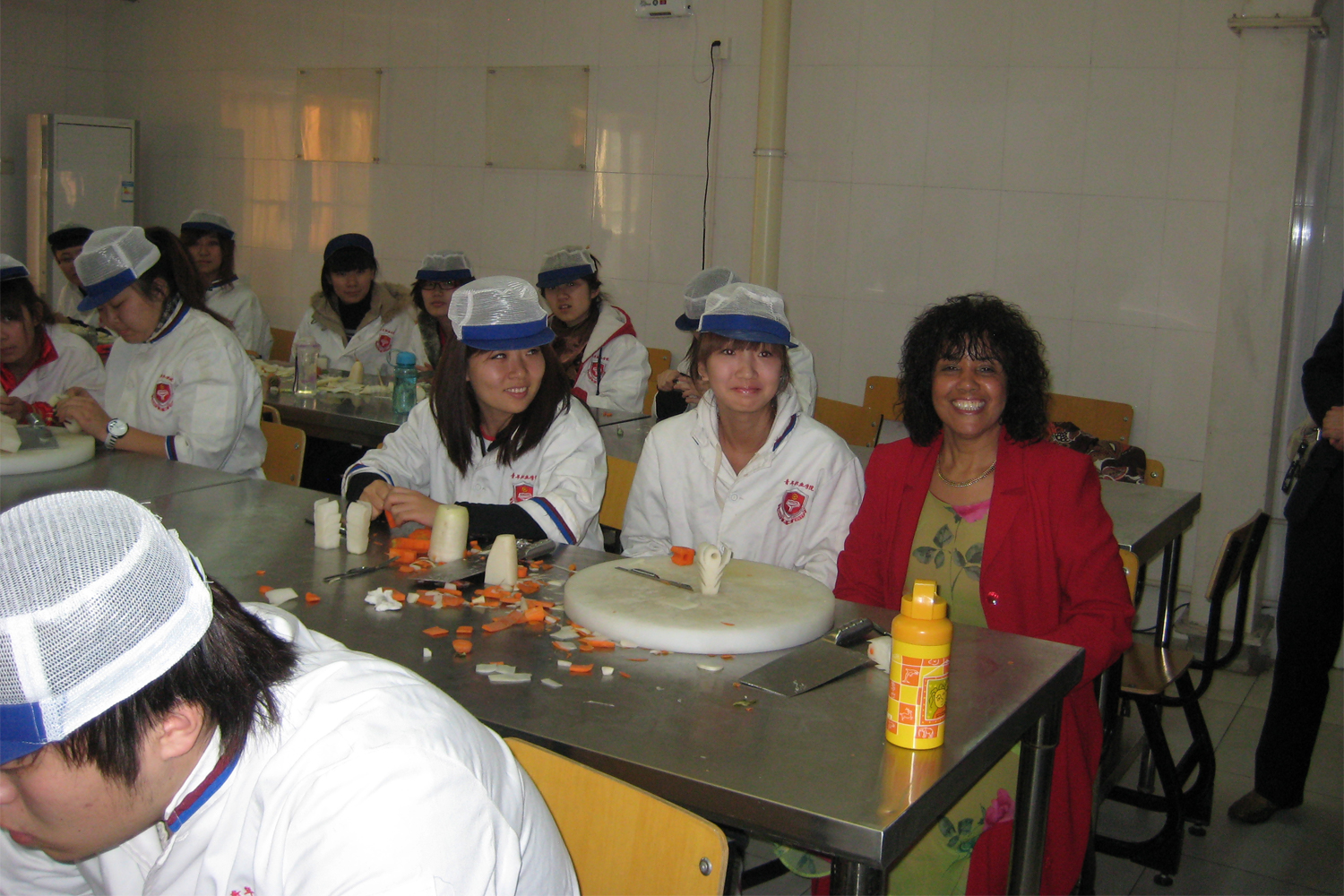 With catering students in Tianjin